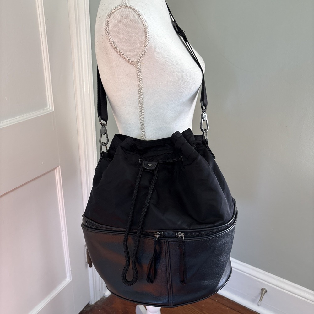 Black Lululemon Method Bucket Bag Gym Phone Tablet Travel Purse Crossbody